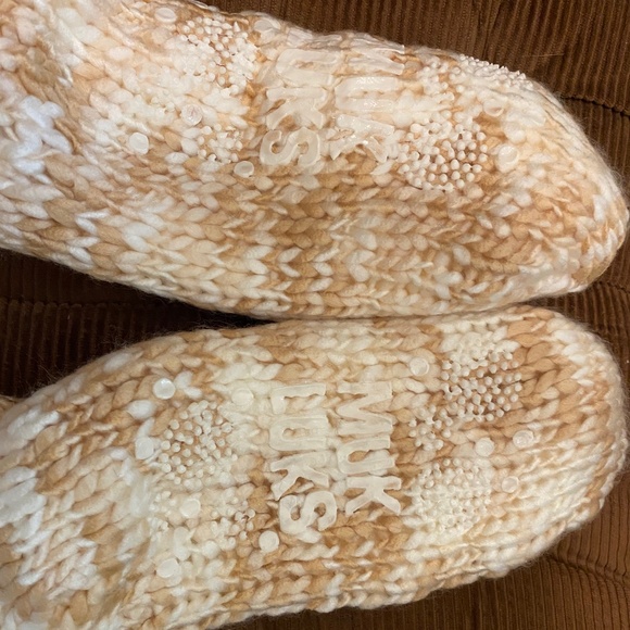 Slippers - Picture 1 of 2